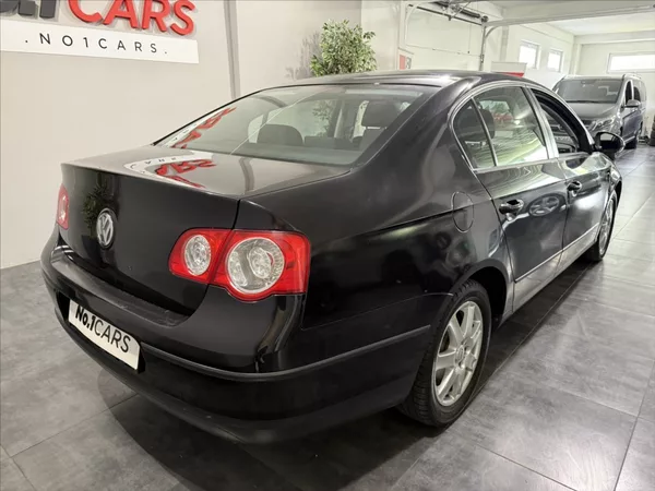 Volkswagen Passat 1,6 i KLIMA VÝHŘEV PO STK - foto 5