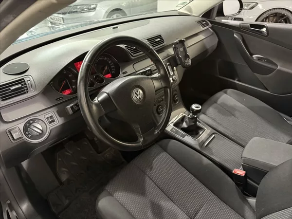 Volkswagen Passat 1,6 i KLIMA VÝHŘEV PO STK - foto 7