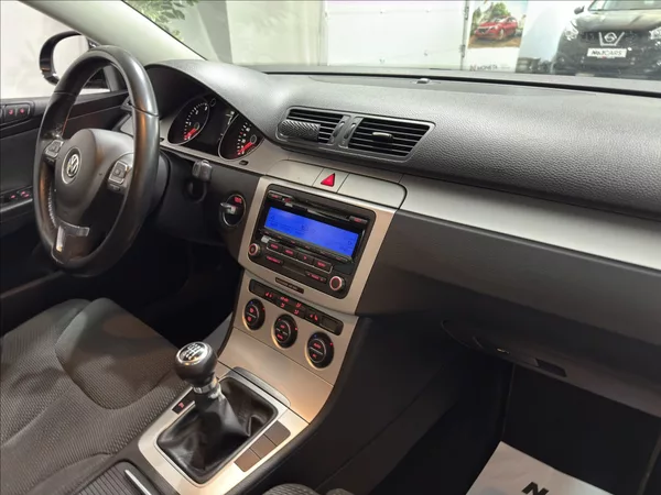 Volkswagen Passat 2,0 TDI 103KW BEZ KOROZE TOP - foto 20