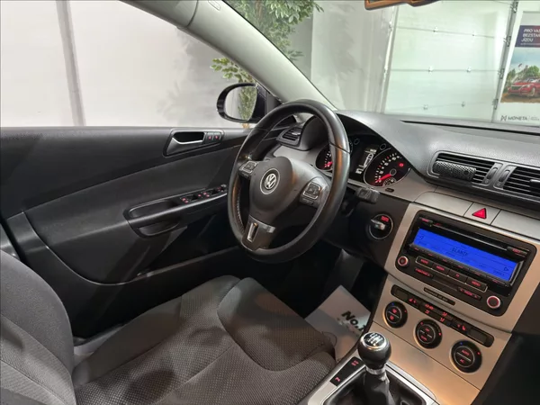 Volkswagen Passat 2,0 TDI 103KW BEZ KOROZE TOP - foto 21