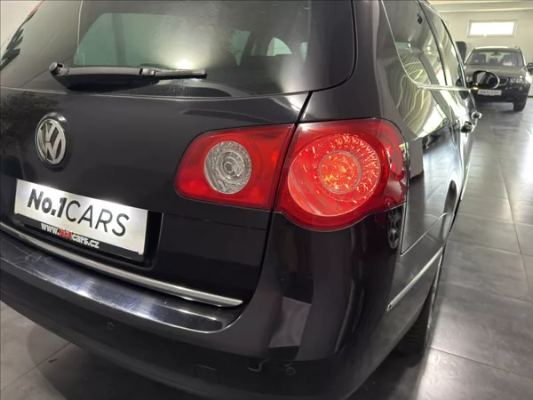 Volkswagen Passat 2,0 TDI 103KW BEZ KOROZE TOP - foto 29