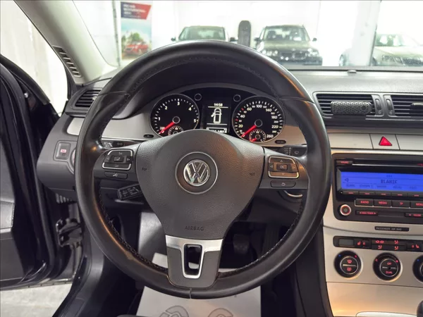 Volkswagen Passat 2,0 TDI 103KW BEZ KOROZE TOP - foto 9