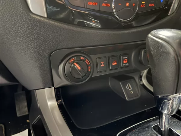 Nissan Navara 2,3 D TEKNA AT DOUBLE DPH - foto 15