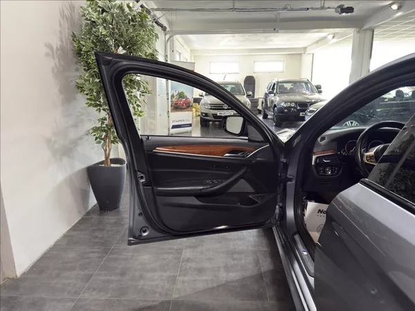 BMW Řada 5 3,0 540i LUXURY M-PAKET HARM - foto 6