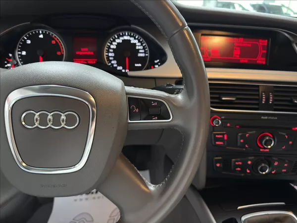 Audi A4 2,0 TDI B8 1.MAJITEL BI-XEN - foto 10