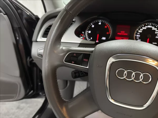 Audi A4 2,0 TDI B8 1.MAJITEL BI-XEN - foto 11