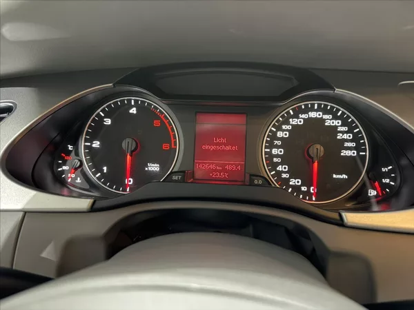 Audi A4 2,0 TDI B8 1.MAJITEL BI-XEN - foto 12