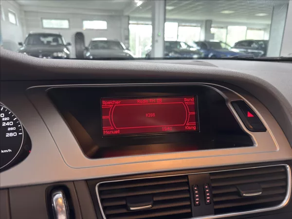 Audi A4 2,0 TDI B8 1.MAJITEL BI-XEN - foto 16