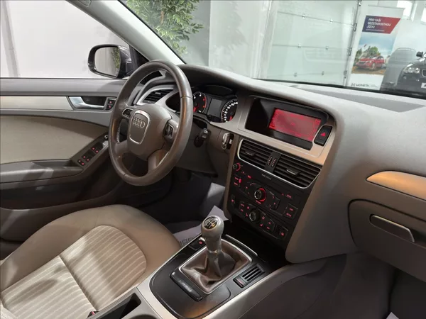 Audi A4 2,0 TDI B8 1.MAJITEL BI-XEN - foto 21