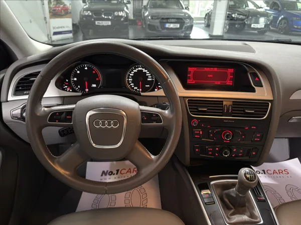 Audi A4 2,0 TDI B8 1.MAJITEL BI-XEN - foto 22