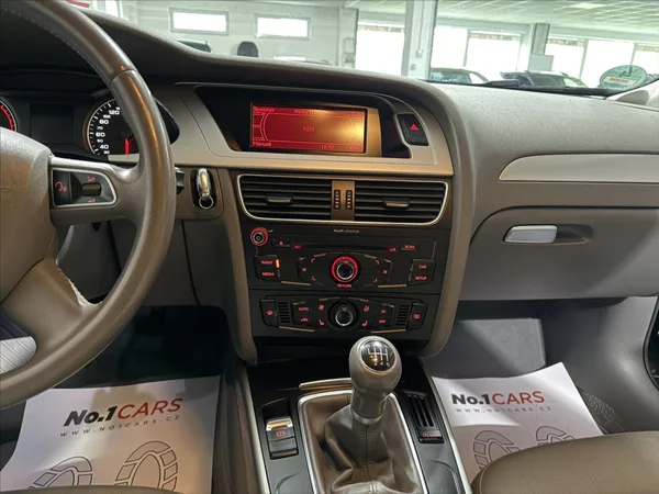 Audi A4 2,0 TDI B8 1.MAJITEL BI-XEN - foto 23