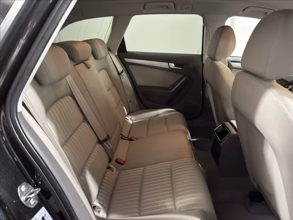 Audi A4 2,0 TDI B8 1.MAJITEL BI-XEN - foto 24