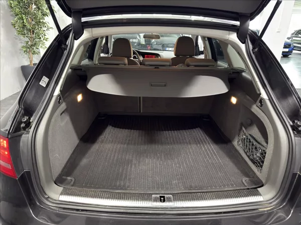 Audi A4 2,0 TDI B8 1.MAJITEL BI-XEN - foto 27