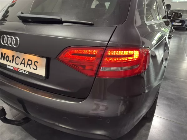 Audi A4 2,0 TDI B8 1.MAJITEL BI-XEN - foto 28