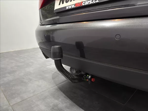 Audi A4 2,0 TDI B8 1.MAJITEL BI-XEN - foto 29