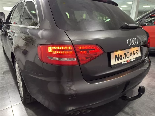 Audi A4 2,0 TDI B8 1.MAJITEL BI-XEN - foto 30
