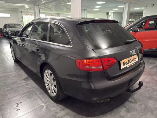 Audi A4 2,0 TDI B8 1.MAJITEL BI-XEN - foto 4