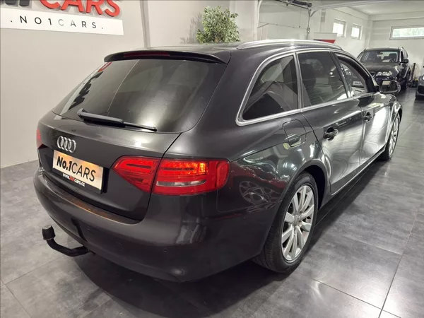 Audi A4 2,0 TDI B8 1.MAJITEL BI-XEN - foto 5
