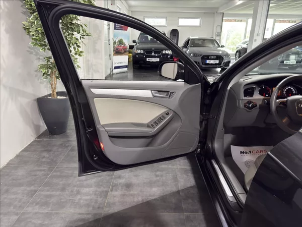 Audi A4 2,0 TDI B8 1.MAJITEL BI-XEN - foto 6