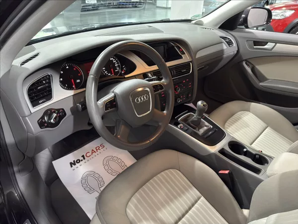 Audi A4 2,0 TDI B8 1.MAJITEL BI-XEN - foto 8