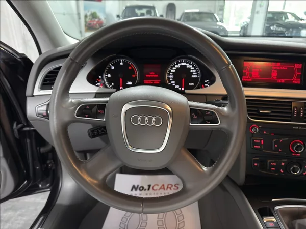 Audi A4 2,0 TDI B8 1.MAJITEL BI-XEN - foto 9