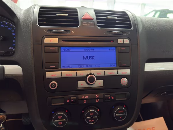 Volkswagen Jetta 1,9 TDI 77KW UNITED 1.MAJ - foto 16