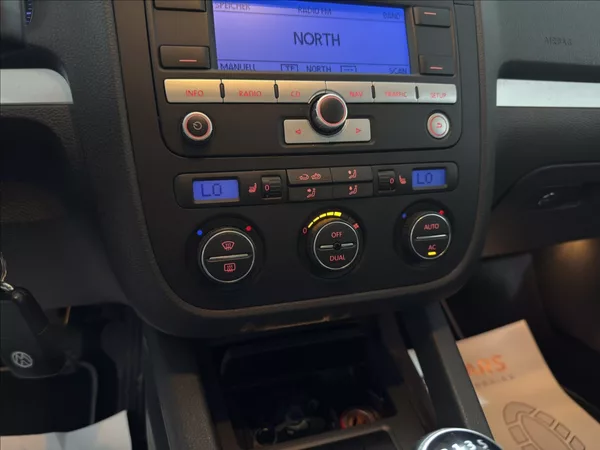 Volkswagen Jetta 1,9 TDI 77KW UNITED 1.MAJ - foto 17