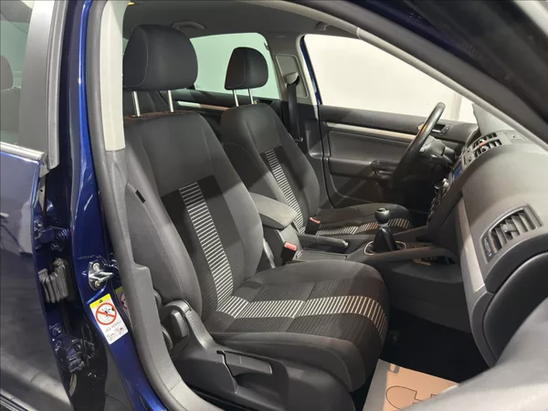 Volkswagen Jetta 1,9 TDI 77KW UNITED 1.MAJ - foto 22