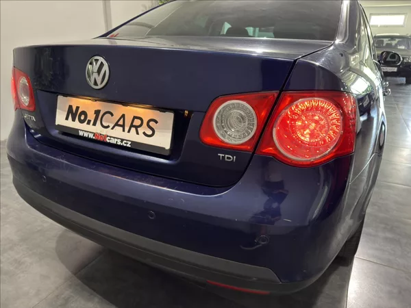 Volkswagen Jetta 1,9 TDI 77KW UNITED 1.MAJ - foto 23