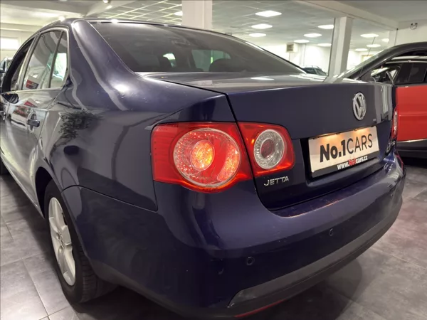 Volkswagen Jetta 1,9 TDI 77KW UNITED 1.MAJ - foto 24
