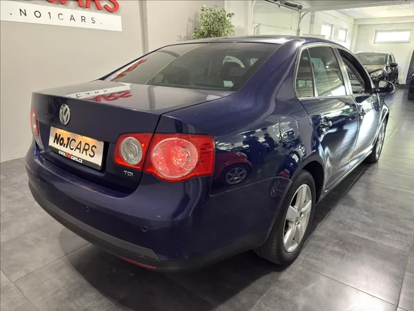 Volkswagen Jetta 1,9 TDI 77KW UNITED 1.MAJ - foto 4