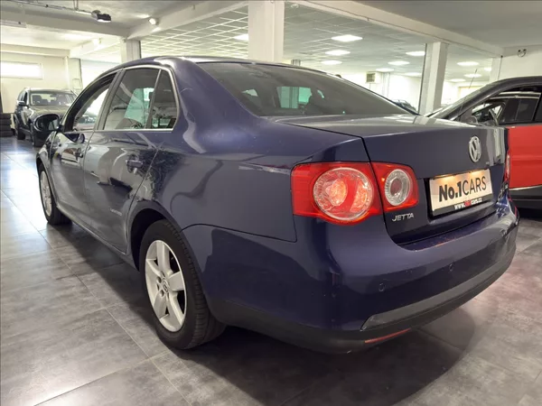 Volkswagen Jetta 1,9 TDI 77KW UNITED 1.MAJ - foto 5