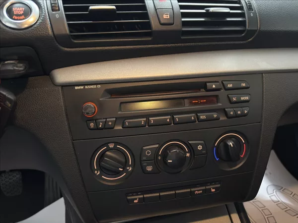 BMW Řada 1 2,0 D 105 kW ZADNÍ ČIDLA - foto 11