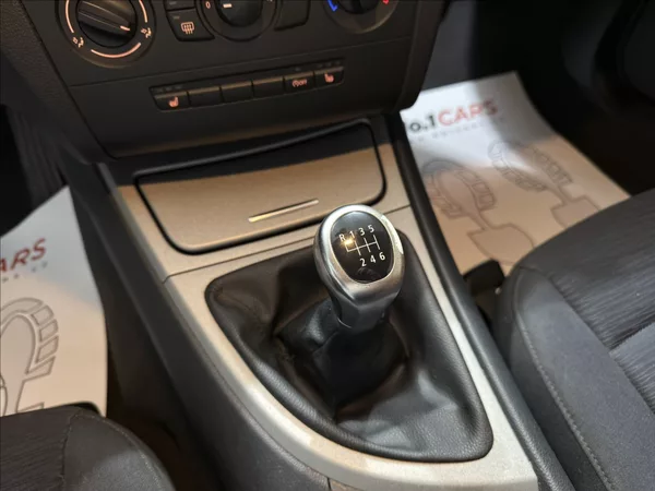 BMW Řada 1 2,0 D 105 kW ZADNÍ ČIDLA - foto 13