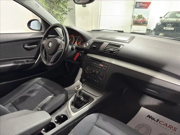 BMW Řada 1 2,0 D 105 kW ZADNÍ ČIDLA - foto 14