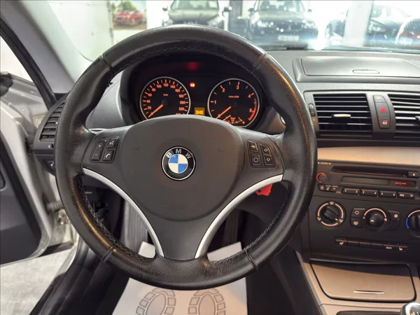 BMW Řada 1 2,0 D 105 kW ZADNÍ ČIDLA - foto 7