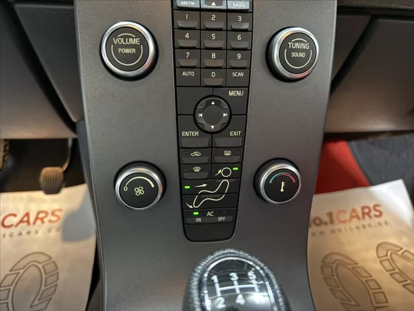 Volvo C30 1,8 i KLIMATIZACE SERVIS ALU - foto 11