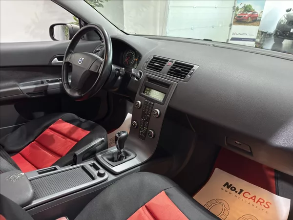 Volvo C30 1,8 i KLIMATIZACE SERVIS ALU - foto 13