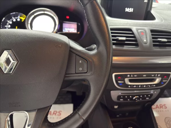 Renault Mégane 1,6 i LIMITED NAVI VÝHŘEV - foto 10