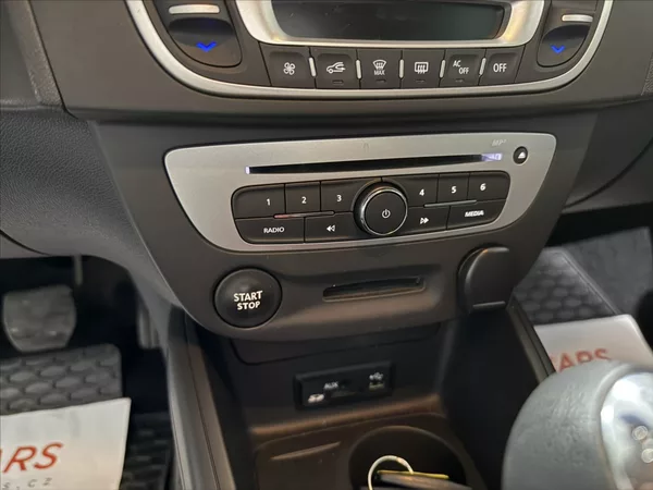 Renault Mégane 1,6 i LIMITED NAVI VÝHŘEV - foto 15