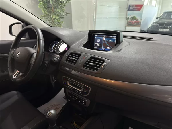 Renault Mégane 1,6 i LIMITED NAVI VÝHŘEV - foto 18