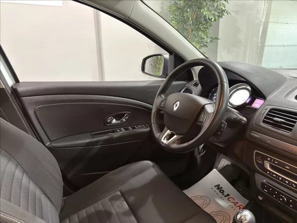 Renault Mégane 1,6 i LIMITED NAVI VÝHŘEV - foto 19
