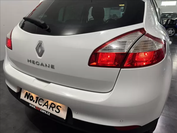 Renault Mégane 1,6 i LIMITED NAVI VÝHŘEV - foto 24