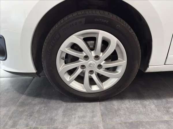 Renault Mégane 1,6 i LIMITED NAVI VÝHŘEV - foto 26
