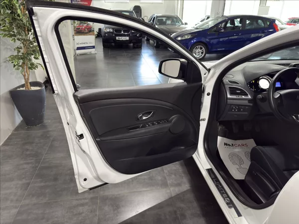 Renault Mégane 1,6 i LIMITED NAVI VÝHŘEV - foto 6