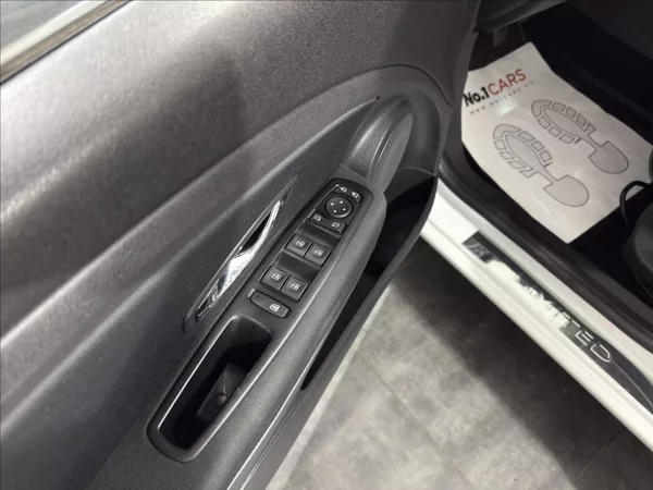 Renault Mégane 1,6 i LIMITED NAVI VÝHŘEV - foto 7