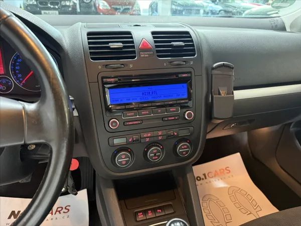 Volkswagen Golf 1,4 TSI VÝHŘEV KLIMA R18 ALU - foto 11