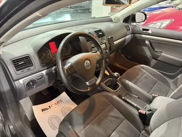 Volkswagen Golf 1,4 TSI VÝHŘEV KLIMA R18 ALU - foto 7