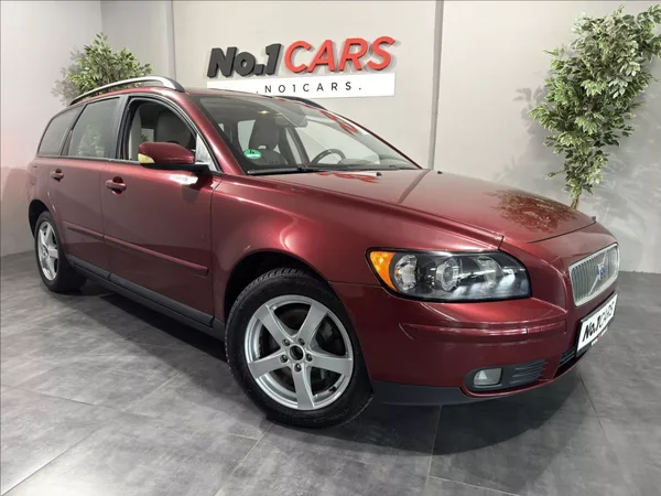 Volvo V50 2,0 D 100KW KRÁSNÝ STAV TZ
