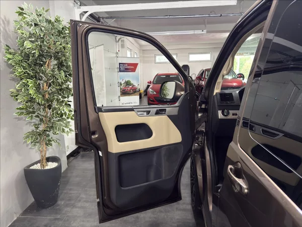 Volkswagen Multivan 2,0 TDI DSG 4M INDIVIDUAL - foto 6
